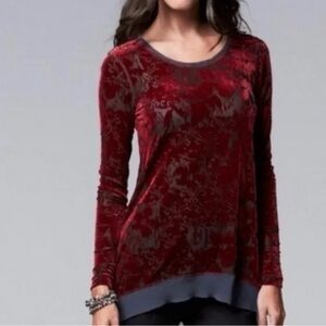 Simply Vera Wang Black Red Velvet Size PM Blouse